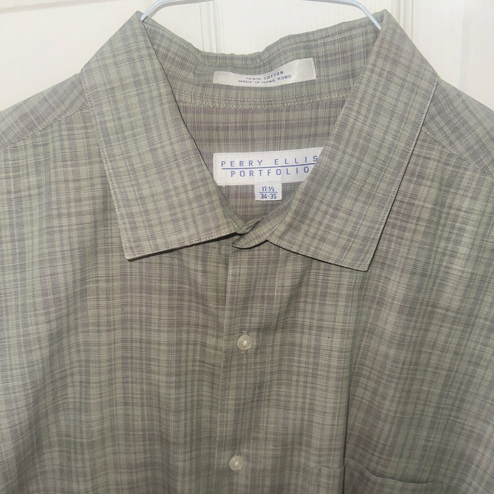 Perry Ellis Men's Light Gray Checkered Shirt